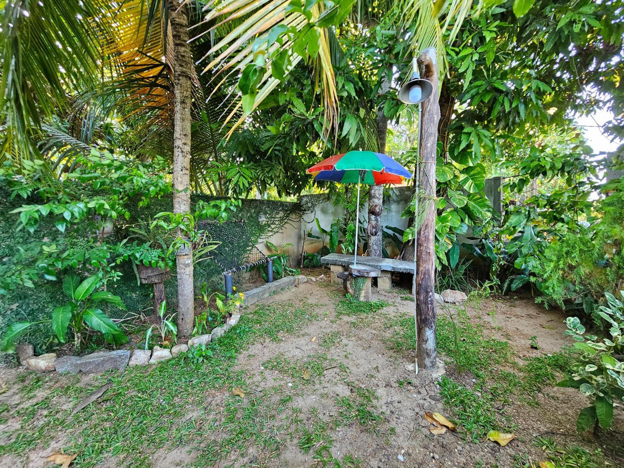 Hotel Tissamaharama Extérieur photo