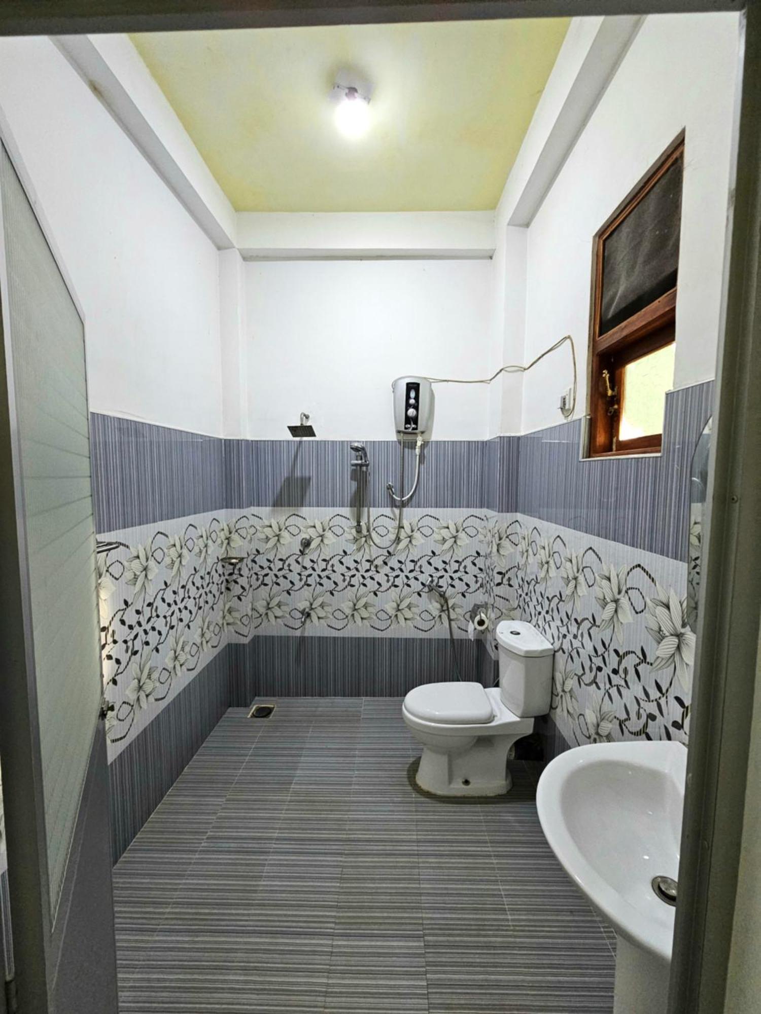 Hotel Tissamaharama Extérieur photo