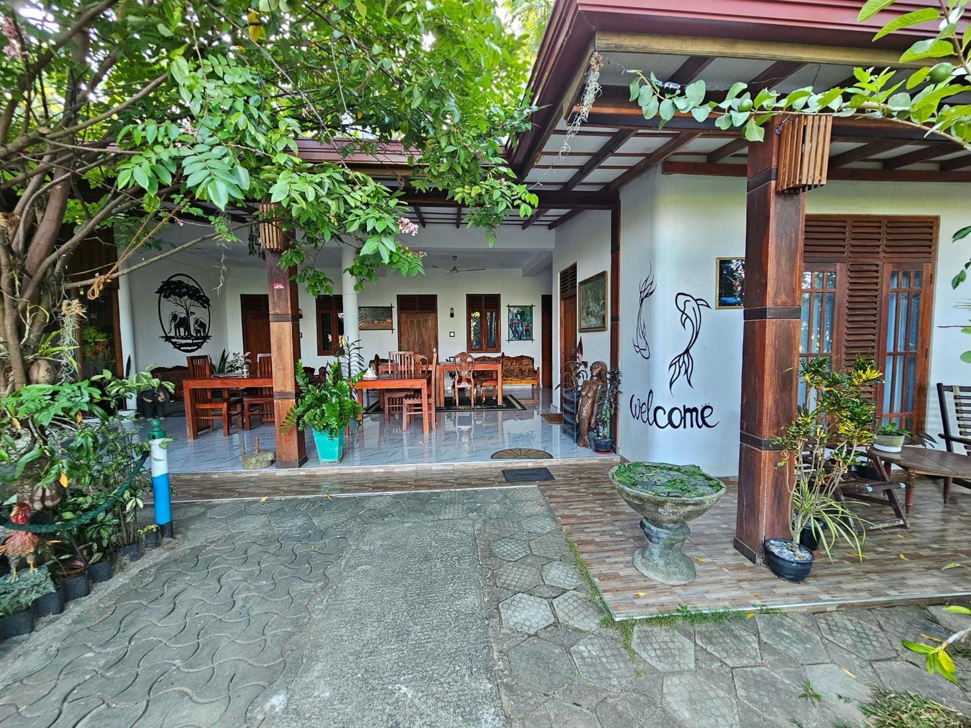 Hotel Tissamaharama Extérieur photo