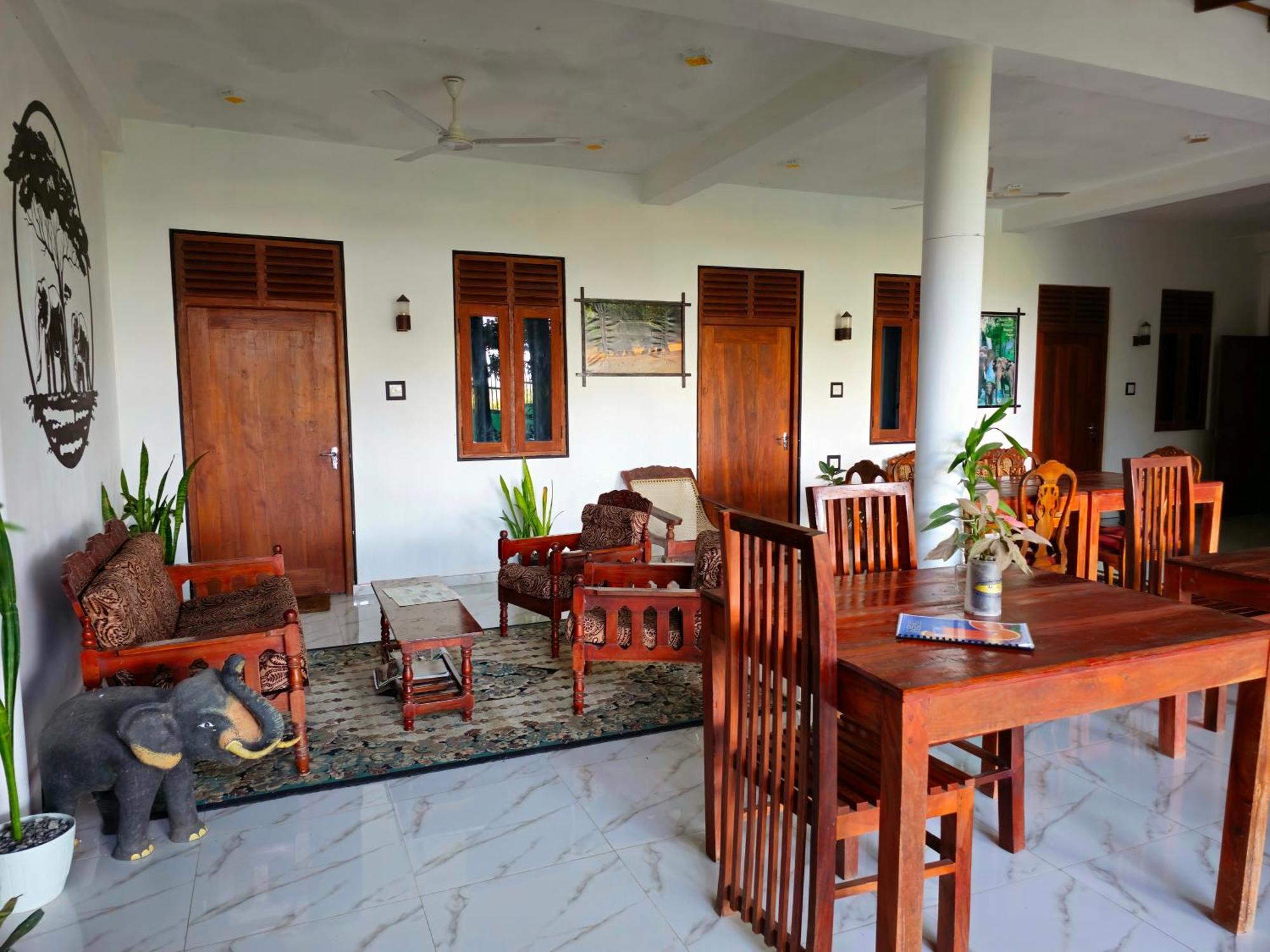 Hotel Tissamaharama Extérieur photo