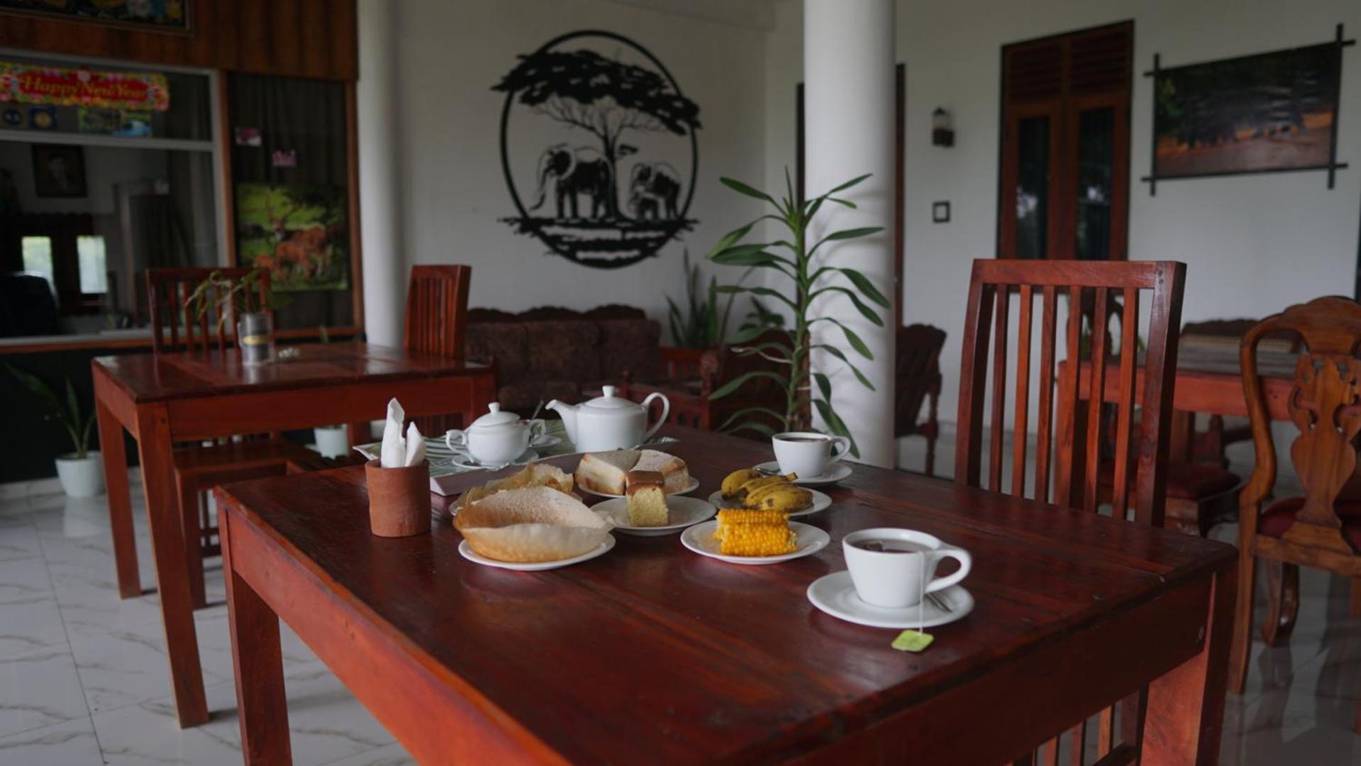 Hotel Tissamaharama Extérieur photo