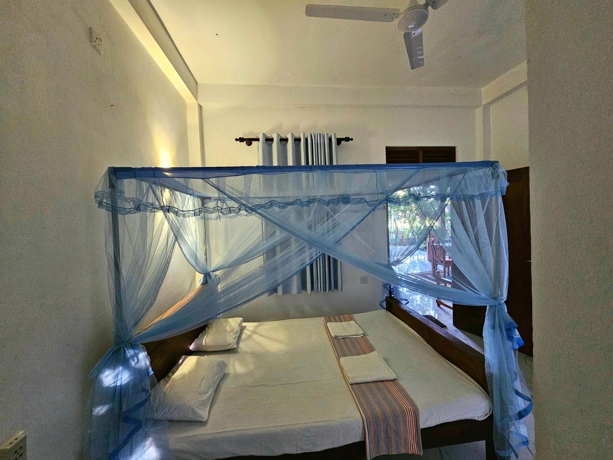 Hotel Tissamaharama Extérieur photo