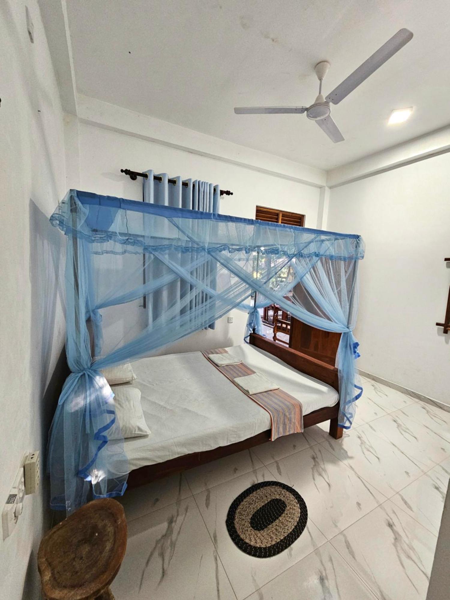 Hotel Tissamaharama Extérieur photo