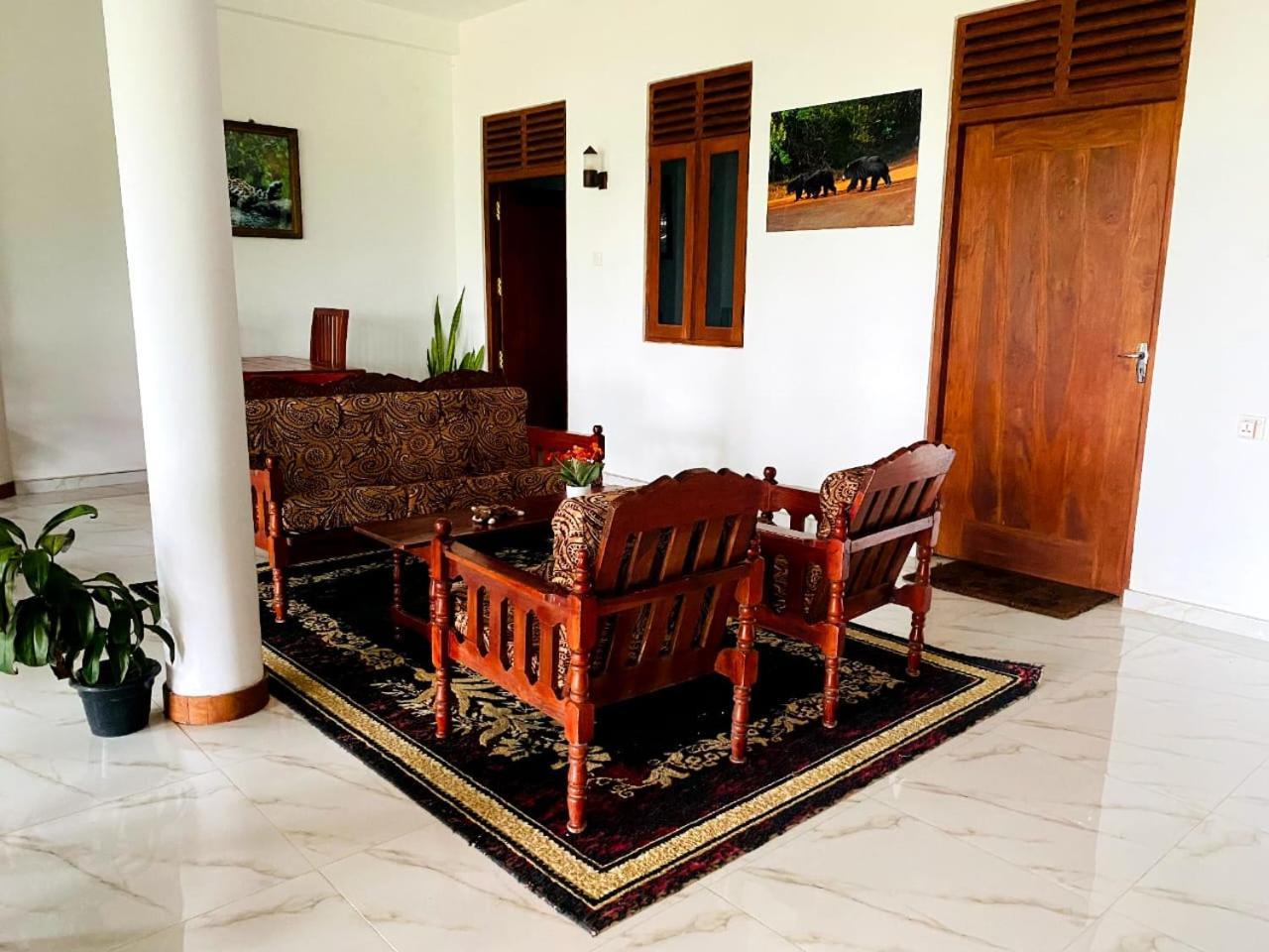 Hotel Tissamaharama Extérieur photo