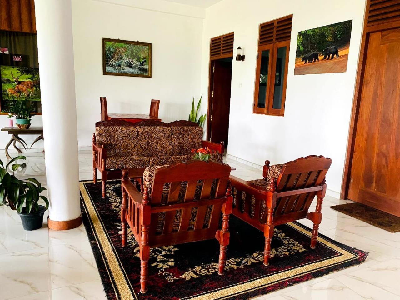 Hotel Tissamaharama Extérieur photo