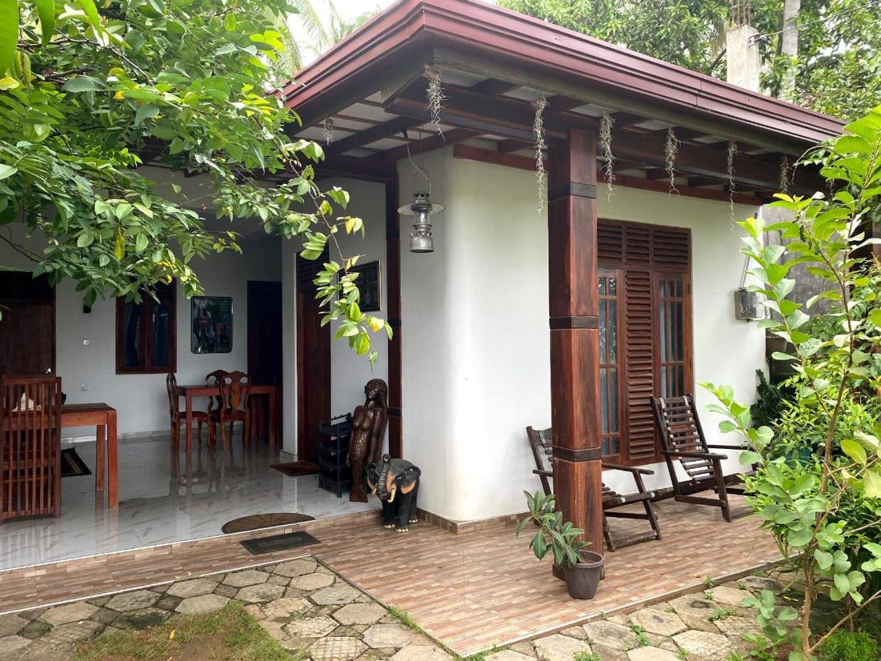 Hotel Tissamaharama Extérieur photo