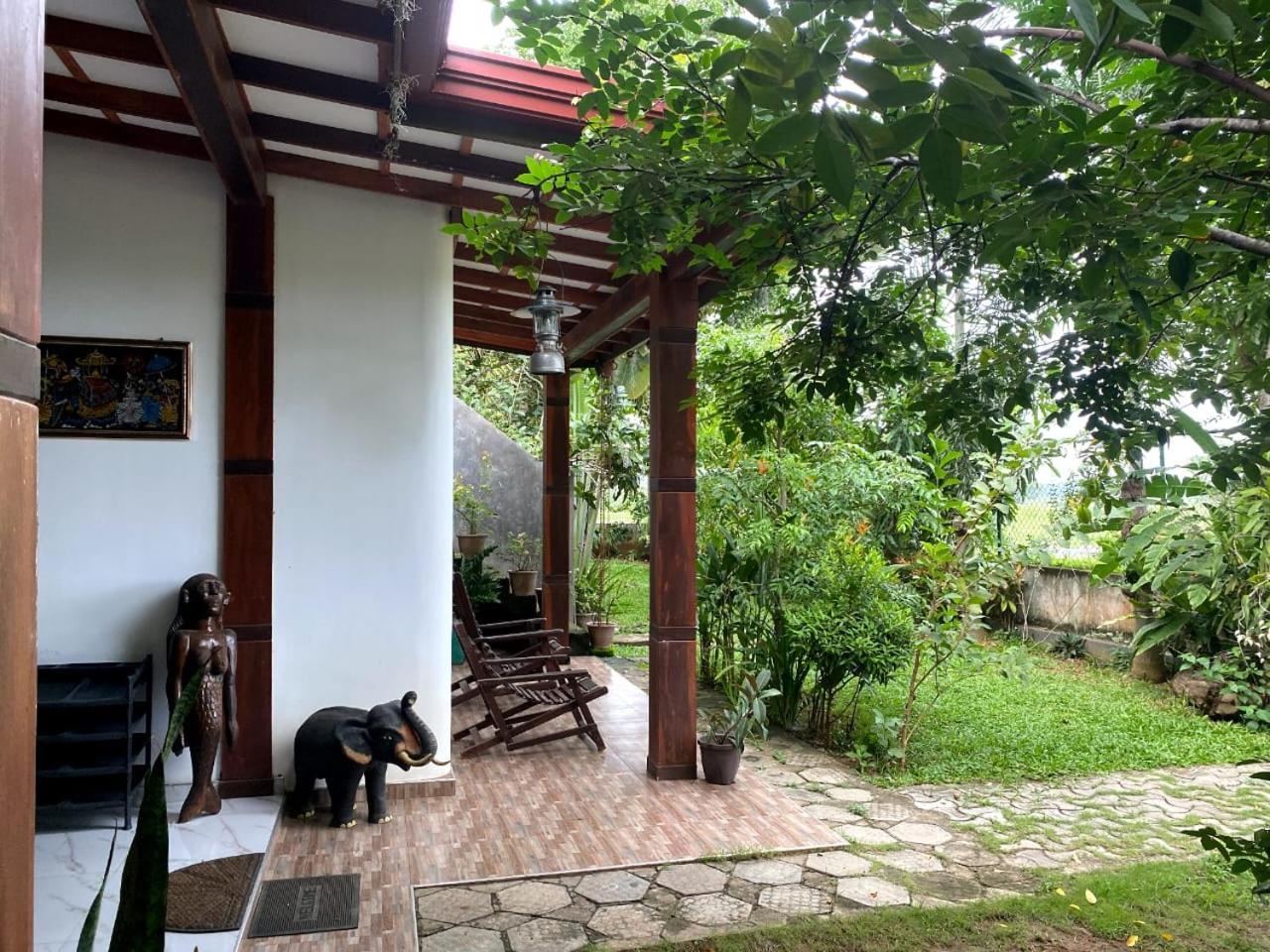 Hotel Tissamaharama Extérieur photo