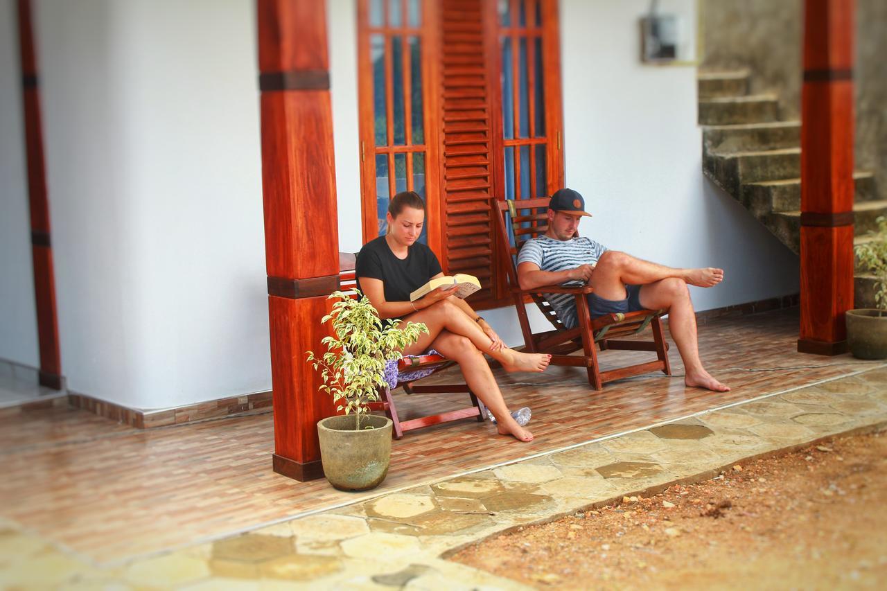 Hotel Tissamaharama Extérieur photo