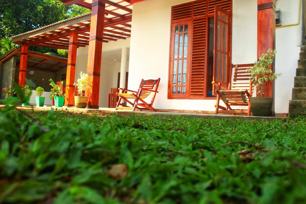 Hotel Tissamaharama Extérieur photo